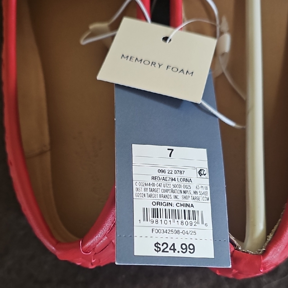Universal Thread Red Flats - Picture 2 of 3